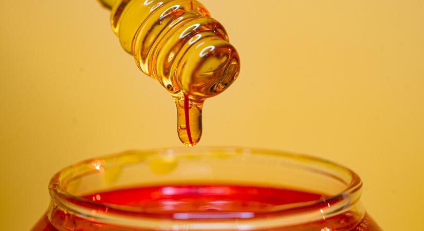Eltűnhet a méz és a gyümölcslevek egy része, szigorodnak a szabályok