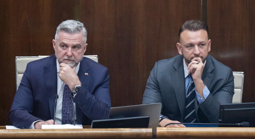 Egyre nagyobb a zavar a koalícióban, a Bejelentővédelmi Hivatalba beletörhet a kormánypártok foga