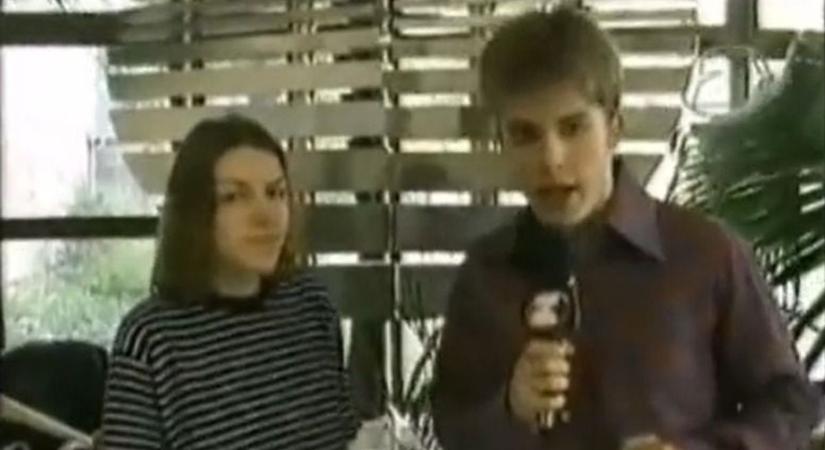 Ikonikus felvételek kerültek elő: videón a tini Sebestyén Balázs a dunaújvárosi gimiben