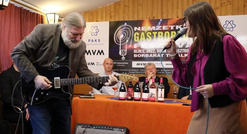 Nem csak a zene szólt nagyot: jótékonysági hullámot indított a paksi Gastroblues (galéria)