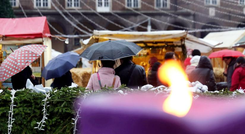 Szakadt az eső, mégis megtelt a Dóm tér: ilyen volt a szegedi advent második vasárnapja – galéria