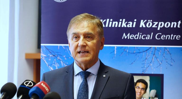 Nyílt levélben kérik a pécsi civilek Cziráki Attila professzort, hogy induljon a választásokon