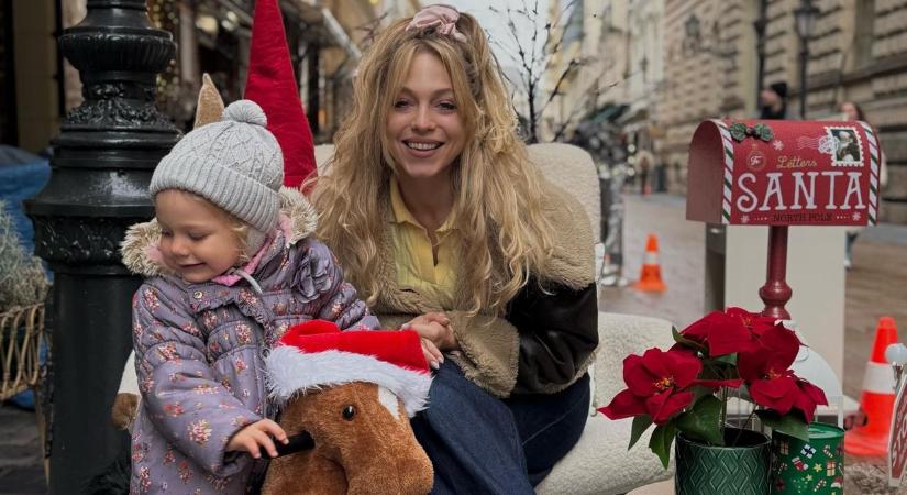 Ennél tündéribbet ma már nem látsz! Szőcs Reni kislánya anyukája karácsonyi dalában énekel