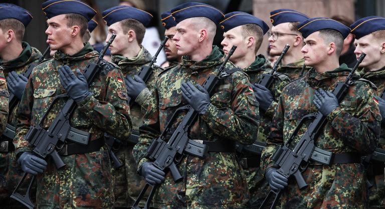 Kiderült, milyen kérdésekre kell válaszolniuk a „szükségalapú” katonai szolgálatra alkalmas német fiataloknak