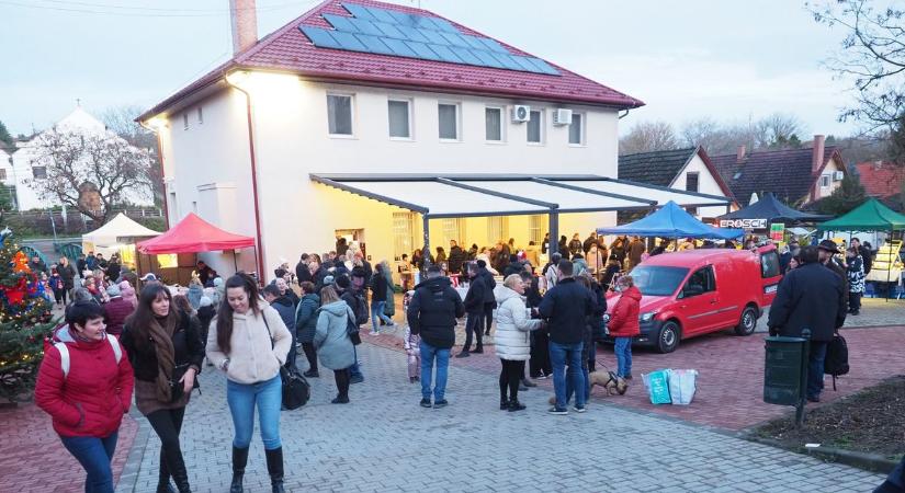 Az év utolsó kisapostagi vásárán toszkánai álomutazást nyert a szerencsés vásárló - képgalériával