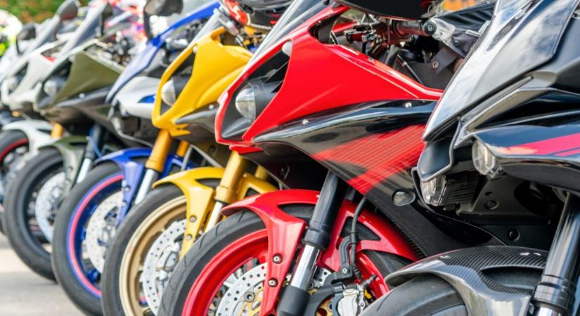 Több mint 1000 motoros jelent meg egy gyermekkórház előtt