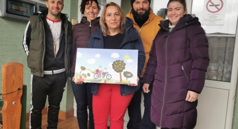 Pelenkától a mesekönyvig: elképesztő mennyiségű adományt gyűjtöttek a győri Opelesek