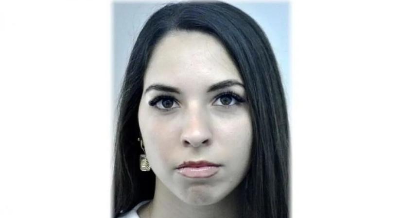 Köntösben és mamuszban tűnt el a helyes, 17 éves lány