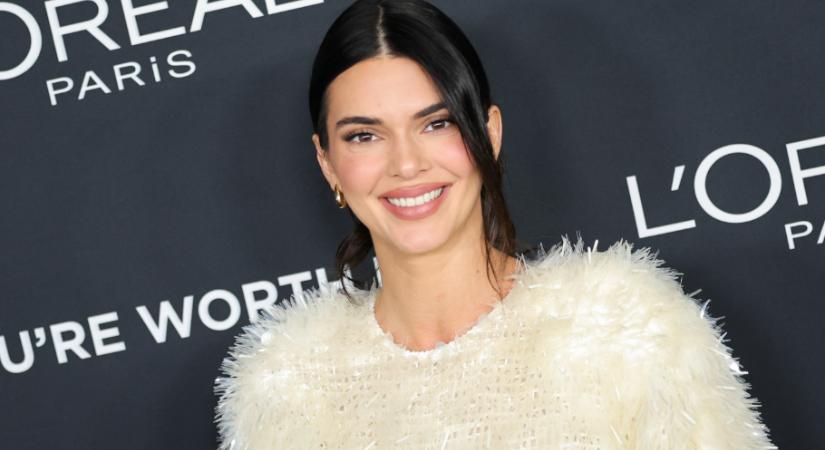 Kendall Jenner gyöngyökkel kirakott ruháját akarja most mindenki – álomszép