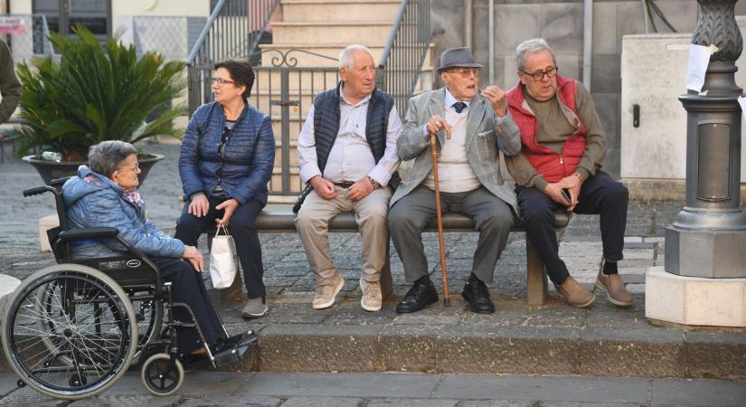 Az osztrákok, lengyelek és spanyolok már rég bevezették, nálunk mégis kritizálja a baloldal: így jut több pénz a nyugdíjasoknak a pluszjuttatásokkal