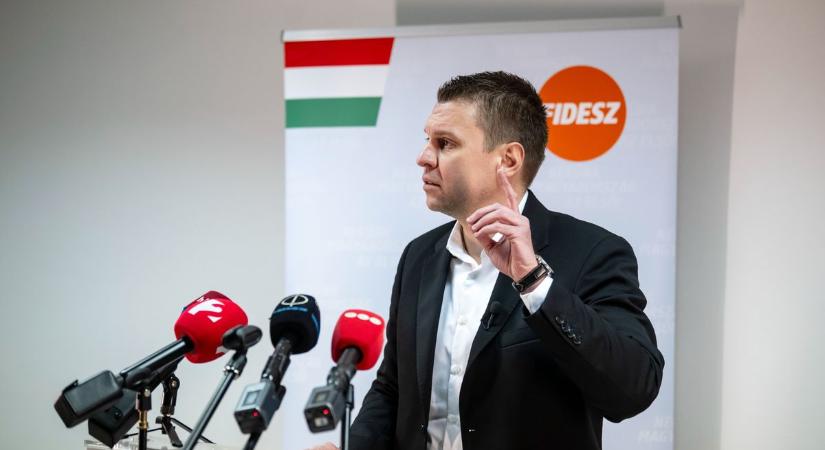 Felcsuti Péter Menczer Tamásnak üzenget és összevissza beszél a megszorítócsomagról