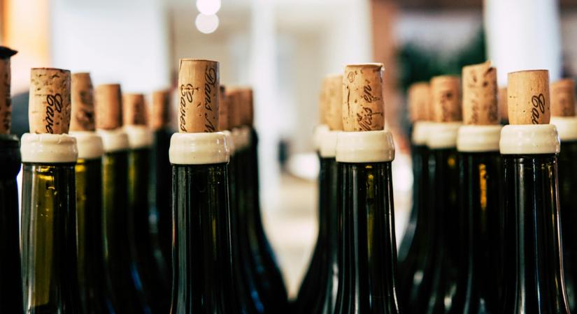 Ötven év börtönt kaphat hat üveg borért