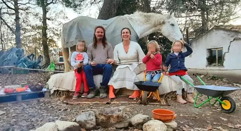 Országos botrány lett az olaszoknál abból, hogy kiemelték a hatóságok egy erdőben élő család gyerekeit