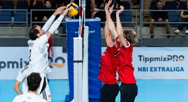 Újra itthon játszanak a röplabdázók