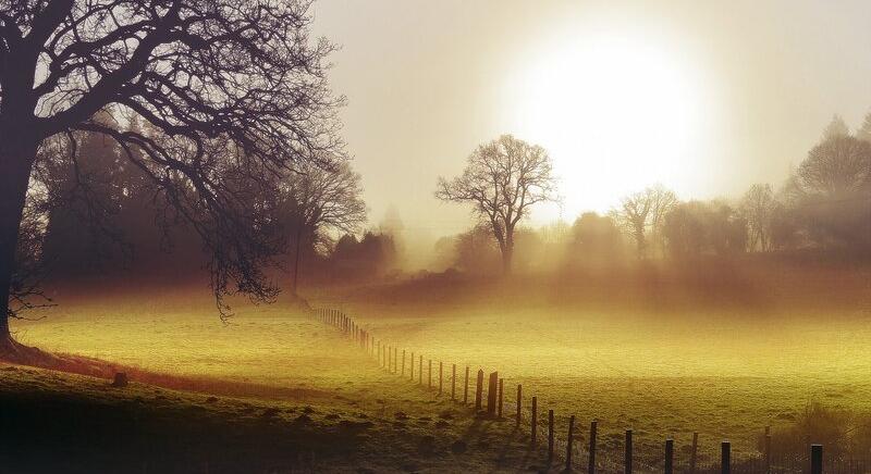 Tartósan ködös, felhős és napos tájak váltakoznak