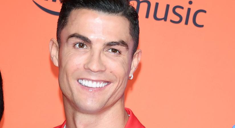 Ő Cristiano Ronaldo jóképű kamaszfia – lassan olyan tehetséges lesz, mint édesapja