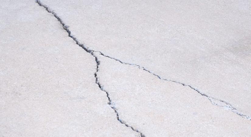 Rengetegen megsérültek a pokoli erejű földrengésben – tízezreket evakuáltak