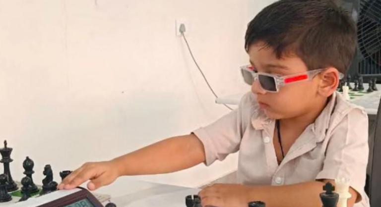 Sakktörténelmet írt egy óvodás kisfiú, aki máris rangsorolt játékosokat oktat