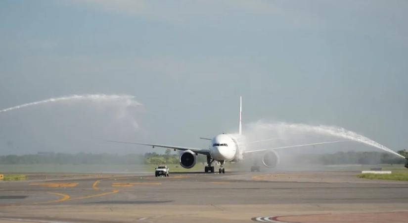 Történelmi pillanat: megtették a világ leghosszabb repülőútját