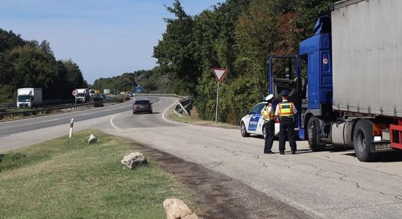 Videón az apró figyelmetlenség, amely 26 ezer forintot és 3 büntetőpontot érhet, ha nem vigyázol
