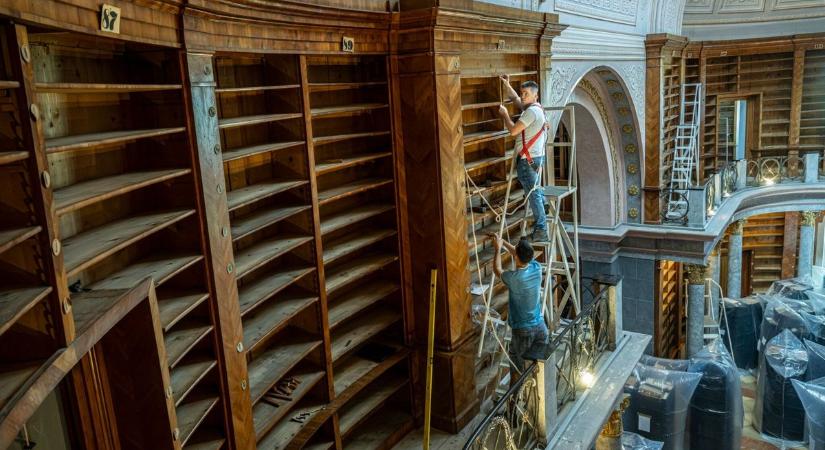 1800 polc, nulla derékszög: így újították meg a pannonhalmi könyvtárat