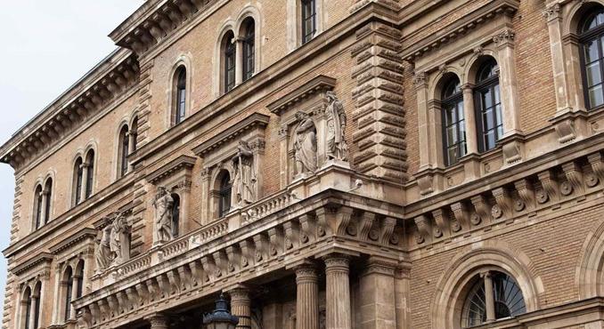 Ezeken az egyetemi karokon vannak a legjobb társadalomtudományi képzések