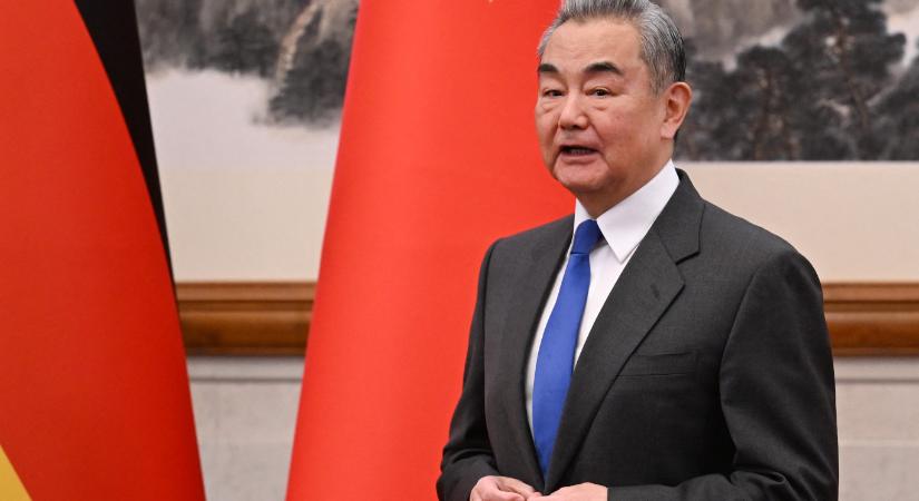 Kínai külügyminiszter: Japán katonai fenyegetést jelent ránk nézve