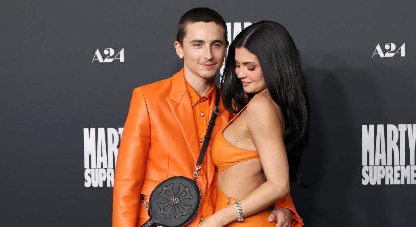 Kylie Jenneréknek volt egy Britney Spears-Justin Timberlake pillanatuk a vörös szőnyegen