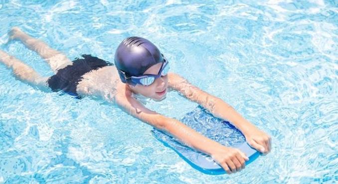 Fegyelmi eljárás indulhat az edzők ellen, akiknek az úszásóráján újra kellett éleszteni egy gyereket