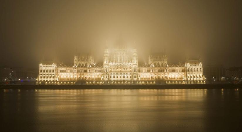 Ködös, szürke idővel folytatódik a hét