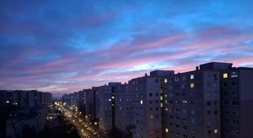 Mit jelent, ha piros az ég alja? Mutatjuk a győri hajnalt képekben is!