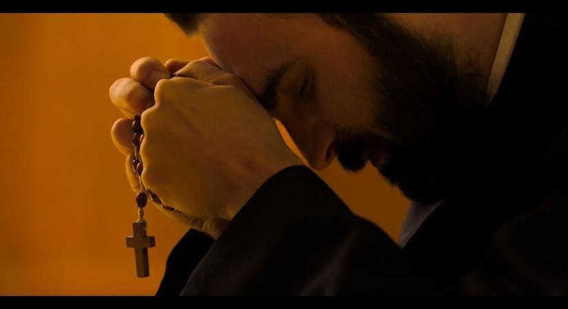 Takarítónőnek álcázott orosz KGB-ügynök ölte meg Romzsa Tódor püspököt