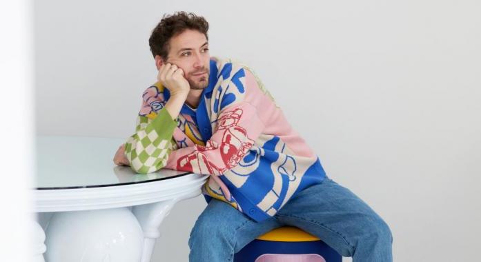 Szelfi, design, magány: a modern emberekről szól kissmiklos legújabb kiállítása