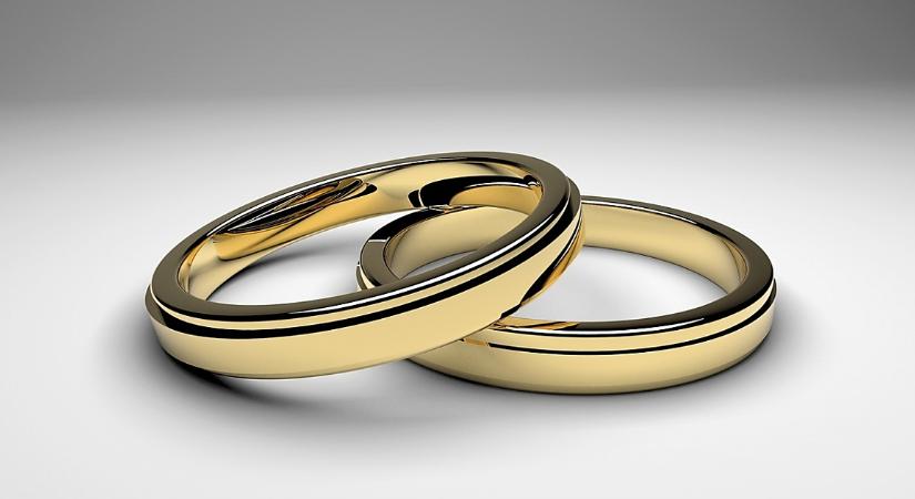 Gyűrűt vágtak le egy férfi ujjáról a debreceni tűzoltók