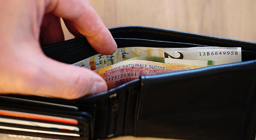 Temetőben fosztotta ki idős áldozatát egy román férfi Hajdú-Biharban