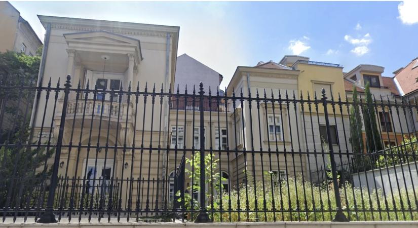 Többmilliárdos budai villát és új bevételi jogokat kapott egy NER-közeli alapítvány