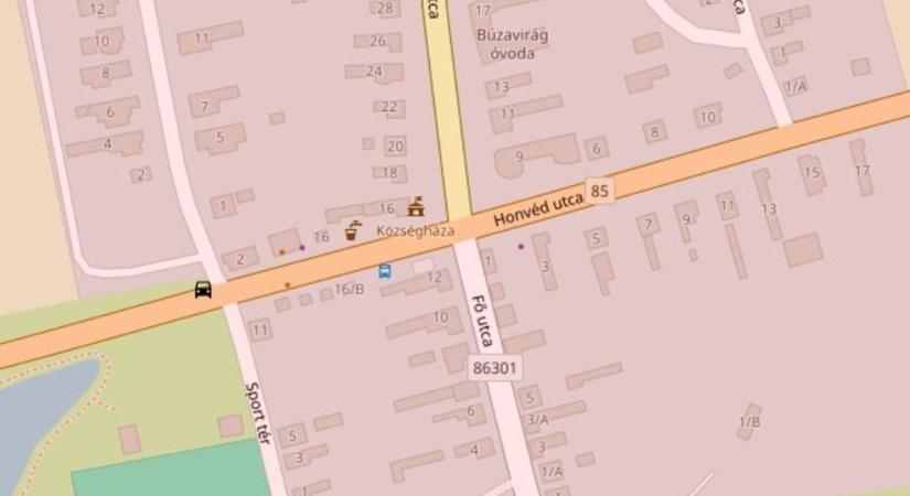 Óvatosan! Baleset a 85-ös főúton, félpályán halad csak a forgalom