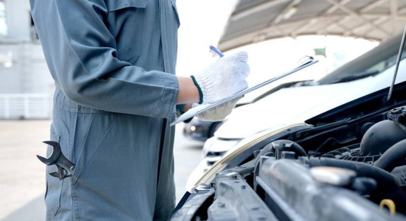 Meghozták a döntést a műszaki vizsgákról: erre számíthat, akinek 10 évnél öregebb autója van