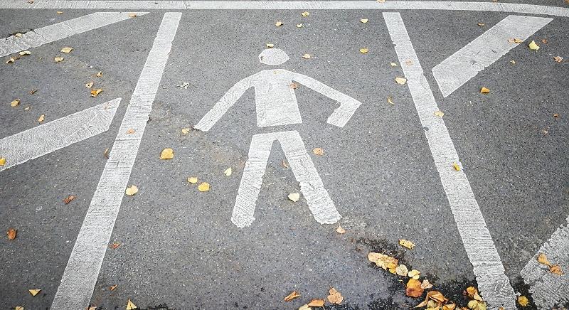 Két, iskolába tartó diákot gázolt el egy gépkocsi a gyalogátjárón