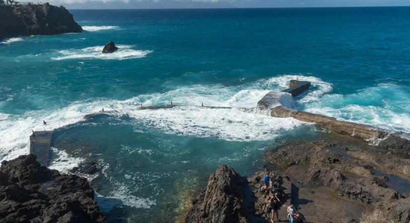 Négy turista meghalt Tenerifén, amikor egy természetes medencéből elsodorta őket az óceán