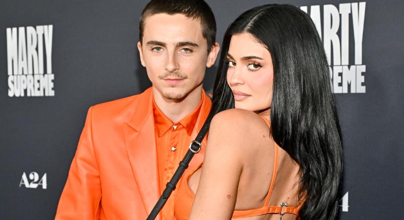 A vörös szőnyeg legforróbb párosa: Kylie Jenner és Timothée Chalamet össszeöltözve premierezett