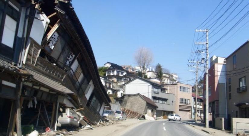 Cunamriadót adtak ki, menekítik a lakosságot: 7,6-es erősségű földrengés volt Japán északkeleti részén