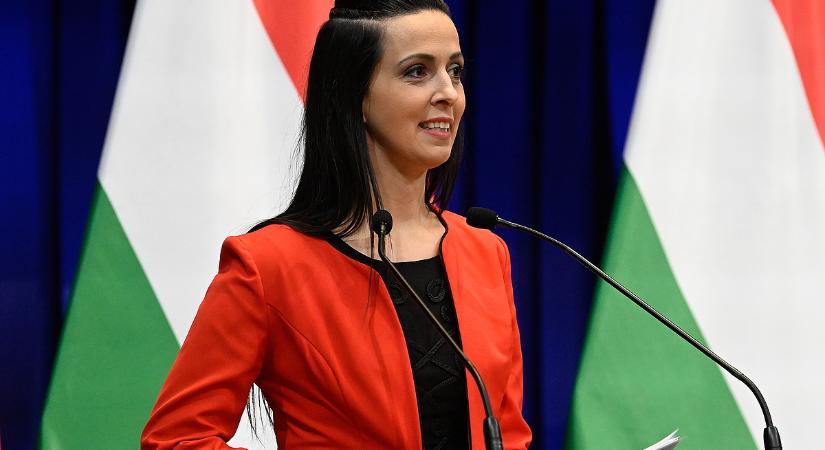 Nagy bejelentést tett az államtitkár: így változnak jövőre a családtámogatások