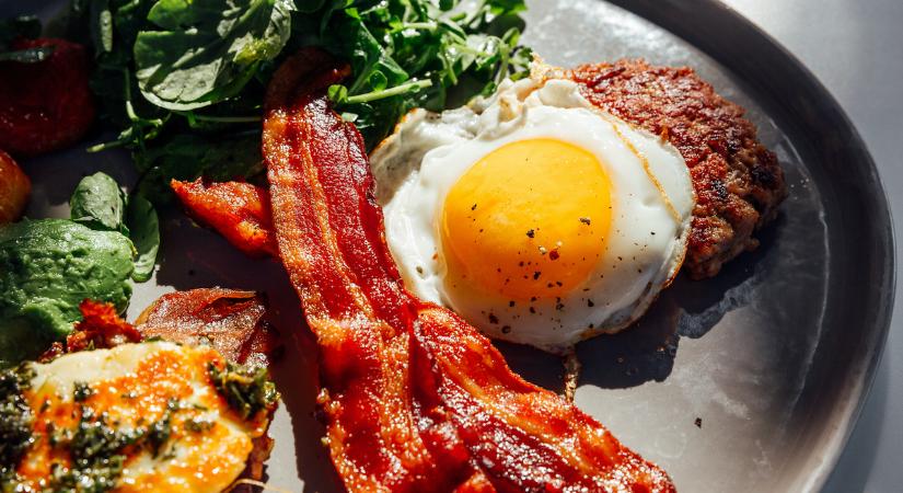 Ha igazán finom tükörtojást akarsz sütni, semmiképp ne napraforgó vagy olívaolajat használj! Ez a legjobb hozzá a szakértő szerint
