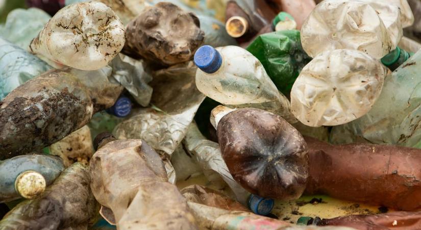 Másodpercenként egy kukásautónyi műanyag kerülhet a környezetbe 2040-re