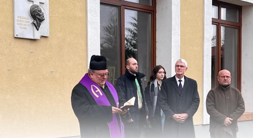 Esterházy János-emléktáblát avattak Beregszászban