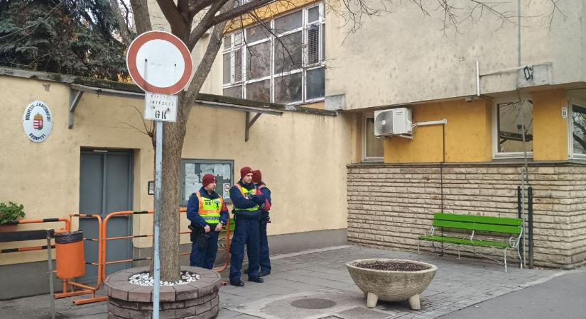 Nagy erőkkel vonultak ki a hatóságok a Szőlő utcai javítóintézethez