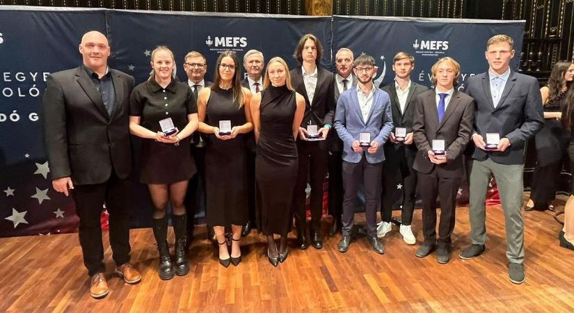 A Széchenyi István Egyetem tíz hallgatója vehette át az Év egyetemi sportolója díjat
