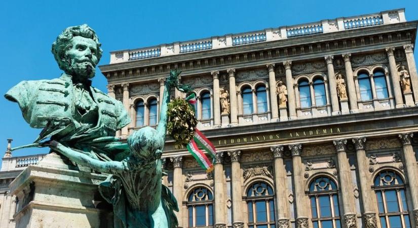 Új korszak a kutatásban: stabil, teljesítményalapú finanszírozás és béremelések jönnek