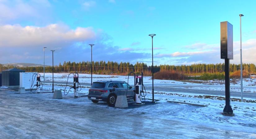 Ezen az Ionity töltőállomáson már fél megawattot is felvehet egy autó
